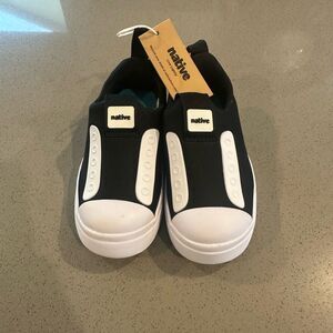 BRAND NEW WITH TAG!! Native Shoes Jefferson Hero Black/White size US C8